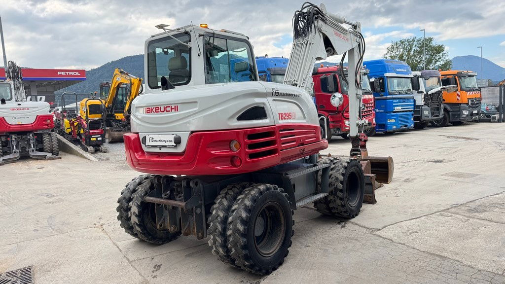Takeuchi TB295W - 2014 Year - Powertilt - 3X Buckets - Ekskavator roda: gambar 4 Takeuchi TB295W - 2014 Year - Powertilt - 3X Buckets - Ekskavator roda: gambar 4