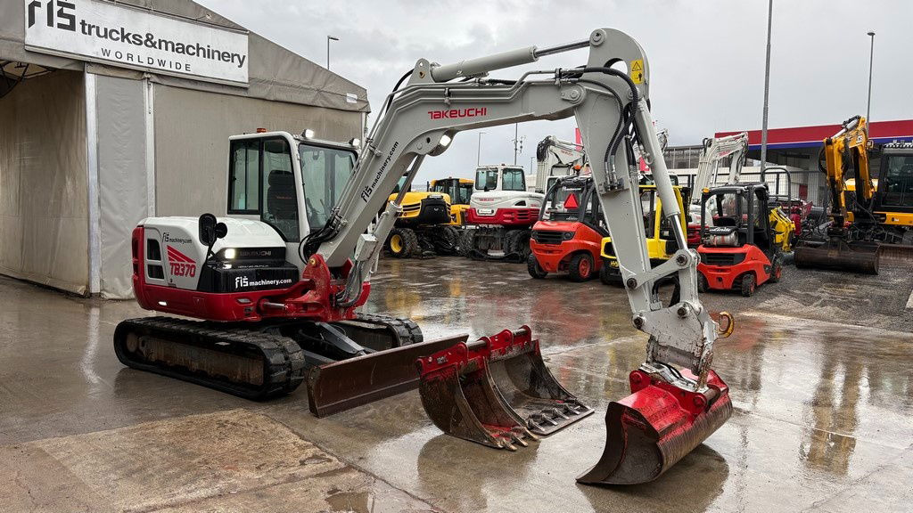 Takeuchi TB370 - Powertilt - 3X Buckets - 2021 Year - 3025 Working Hours - Ekskavator mini: gambar 5 Takeuchi TB370 - Powertilt - 3X Buckets - 2021 Year - 3025 Working Hours - Ekskavator mini: gambar 5
