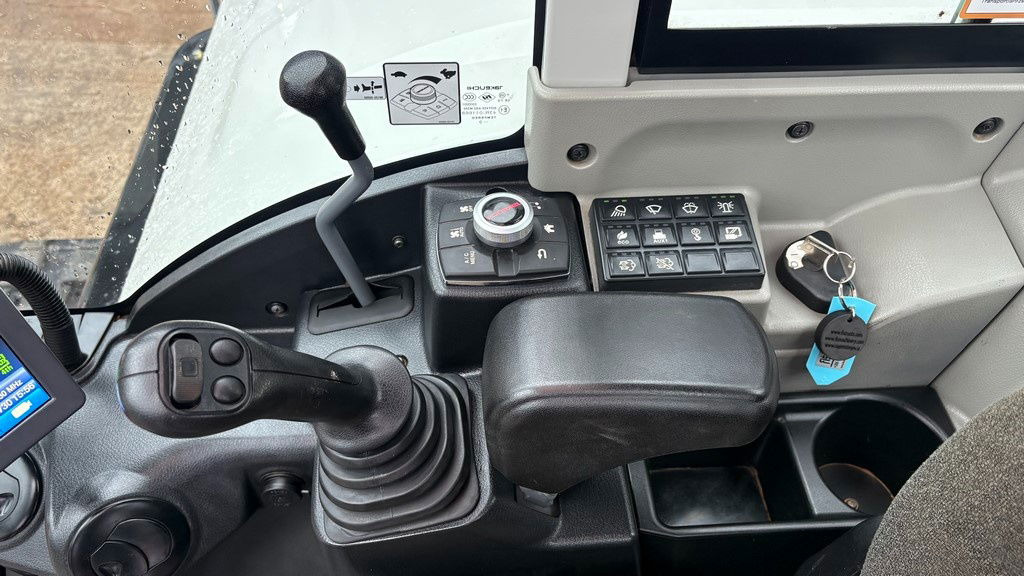 Leasing  Takeuchi TB370 - Powertilt - 3X Buckets - 2021 Year - 3025 Working Hours Takeuchi TB370 - Powertilt - 3X Buckets - 2021 Year - 3025 Working Hours: gambar 19