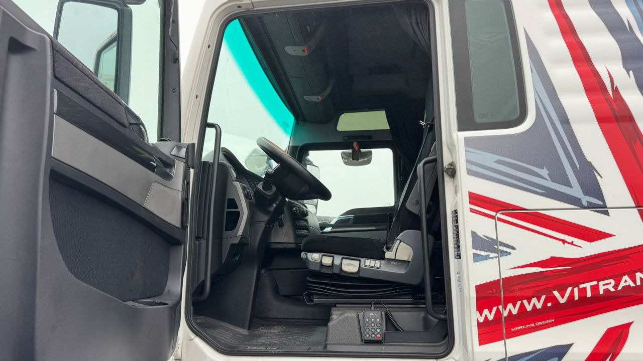 Leasing  MAN TGX 18.560 4X2 tractor unit - retarder MAN TGX 18.560 4X2 tractor unit - retarder: gambar 17