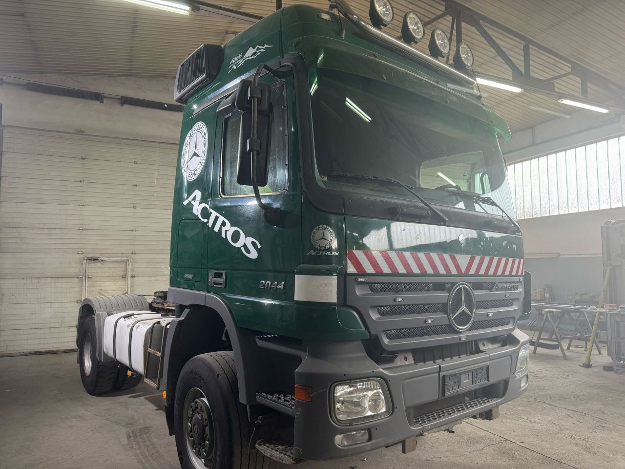 Mercedes-Benz Actros 2044 AS 4x4 tractor unit spring - eps - tipp. hydr. - Tractor head: gambar 2 Mercedes-Benz Actros 2044 AS 4x4 tractor unit spring - eps - tipp. hydr. - Tractor head: gambar 2