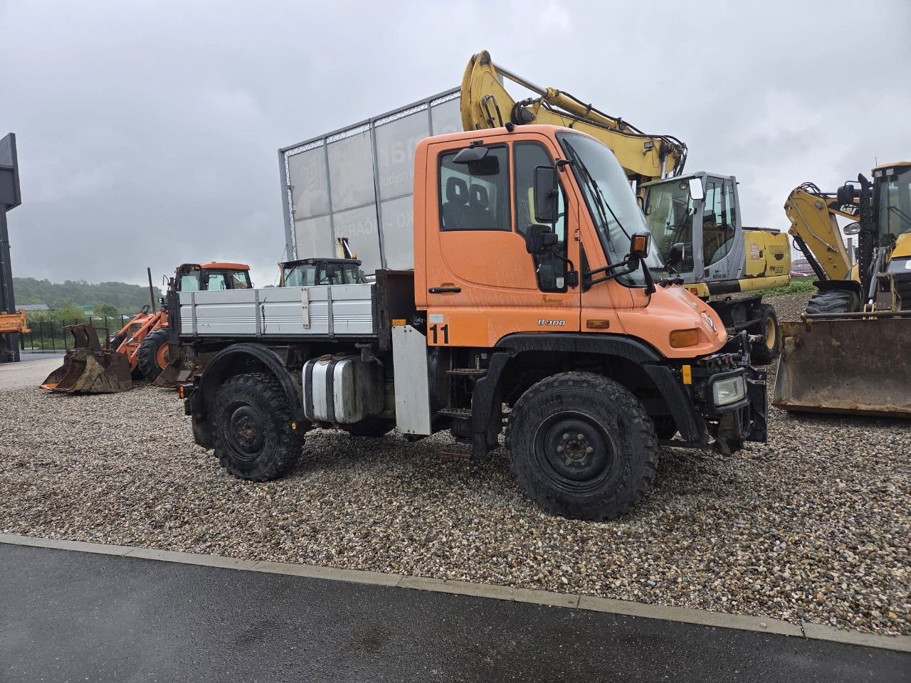 Unimog U300 4x4 - tipper - Truk jungkit: gambar 2 Unimog U300 4x4 - tipper - Truk jungkit: gambar 2