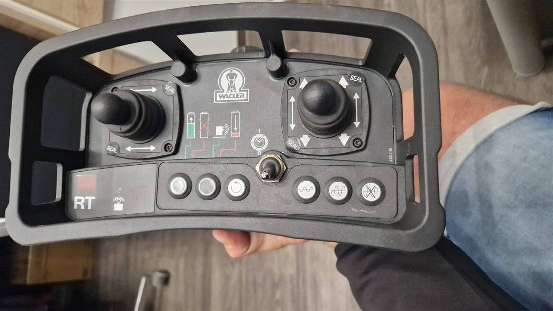 WACKER NEUSON - Dasbor untuk Truk: gambar 1 WACKER NEUSON - Dasbor untuk Truk: gambar 1
