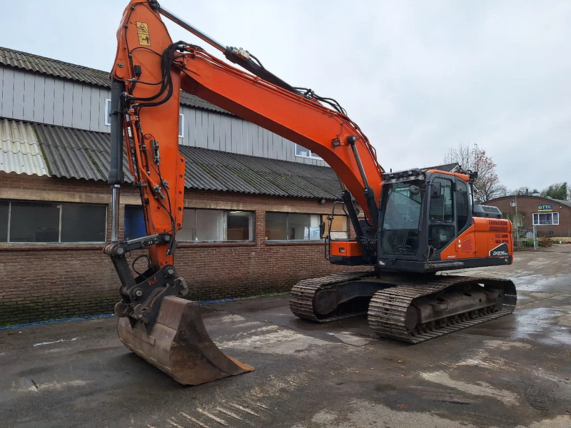 Doosan DX235NLC-5 - Ekskavator perayap: gambar 2 Doosan DX235NLC-5 - Ekskavator perayap: gambar 2