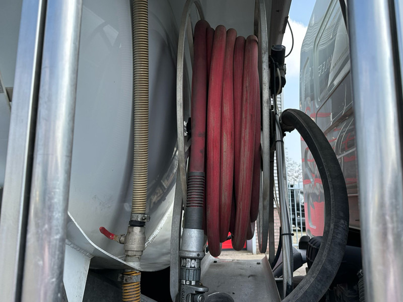 Renault Premium 300.19 - Truk tangki: gambar 5 Renault Premium 300.19 - Truk tangki: gambar 5