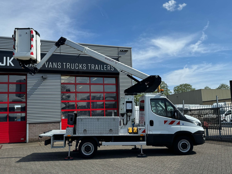 Iveco Daily 35S14 2 Person, Km 31.936!! 4x gestempeld, 2 persoonslift - Van pengiriman: gambar 5 Iveco Daily 35S14 2 Person, Km 31.936!! 4x gestempeld, 2 persoonslift - Van pengiriman: gambar 5