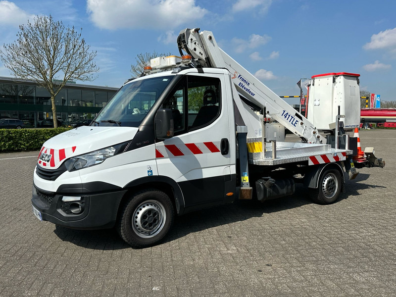 Iveco Daily 35S14 APK 10-07-2026 14 meter, 4x stamped, 413 working hours - Van pengiriman: gambar 4 Iveco Daily 35S14 APK 10-07-2026 14 meter, 4x stamped, 413 working hours - Van pengiriman: gambar 4