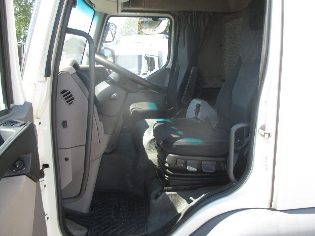 DAF LF 260 - Truk dengan terpal samping: gambar 5 DAF LF 260 - Truk dengan terpal samping: gambar 5