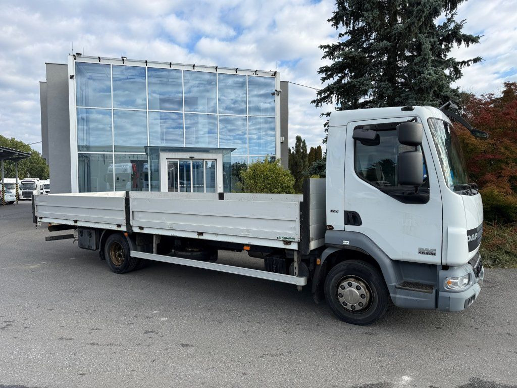 DAF LF45.220 EURO 5 - Truk flatbed: gambar 3 DAF LF45.220 EURO 5 - Truk flatbed: gambar 3