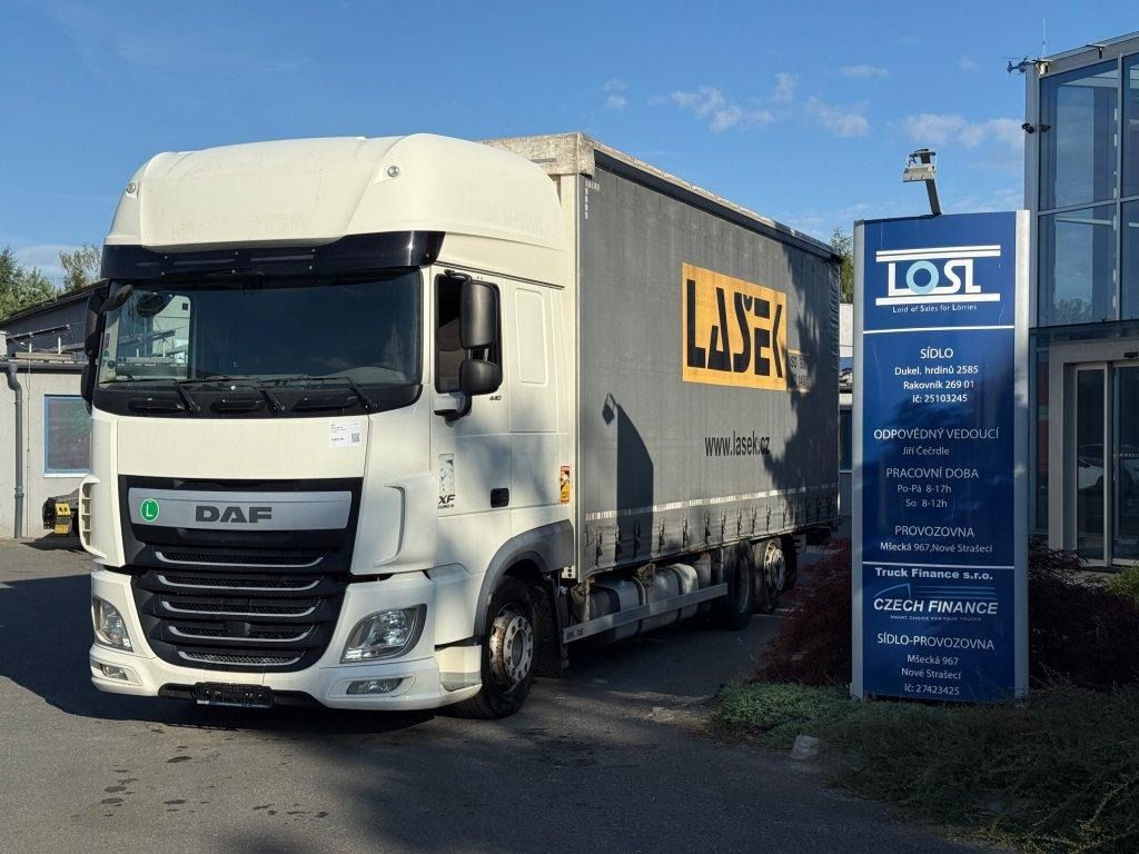 DAF XF440 EURO 6 6x2 - Truk dengan terpal samping: gambar 1 DAF XF440 EURO 6 6x2 - Truk dengan terpal samping: gambar 1