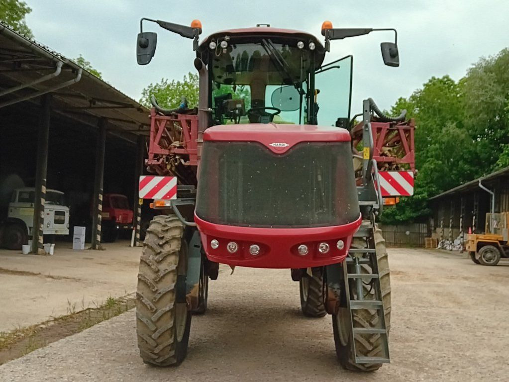 HARDI EVRARD Alpha Evo AH14 - Penyemprot self-propelled: gambar 5 HARDI EVRARD Alpha Evo AH14 - Penyemprot self-propelled: gambar 5