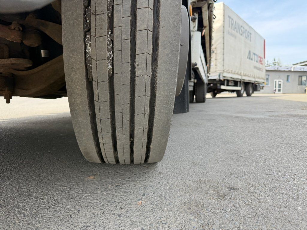 Iveco 120E28 EURO 5 - Truk dengan terpal samping: gambar 5 Iveco 120E28 EURO 5 - Truk dengan terpal samping: gambar 5