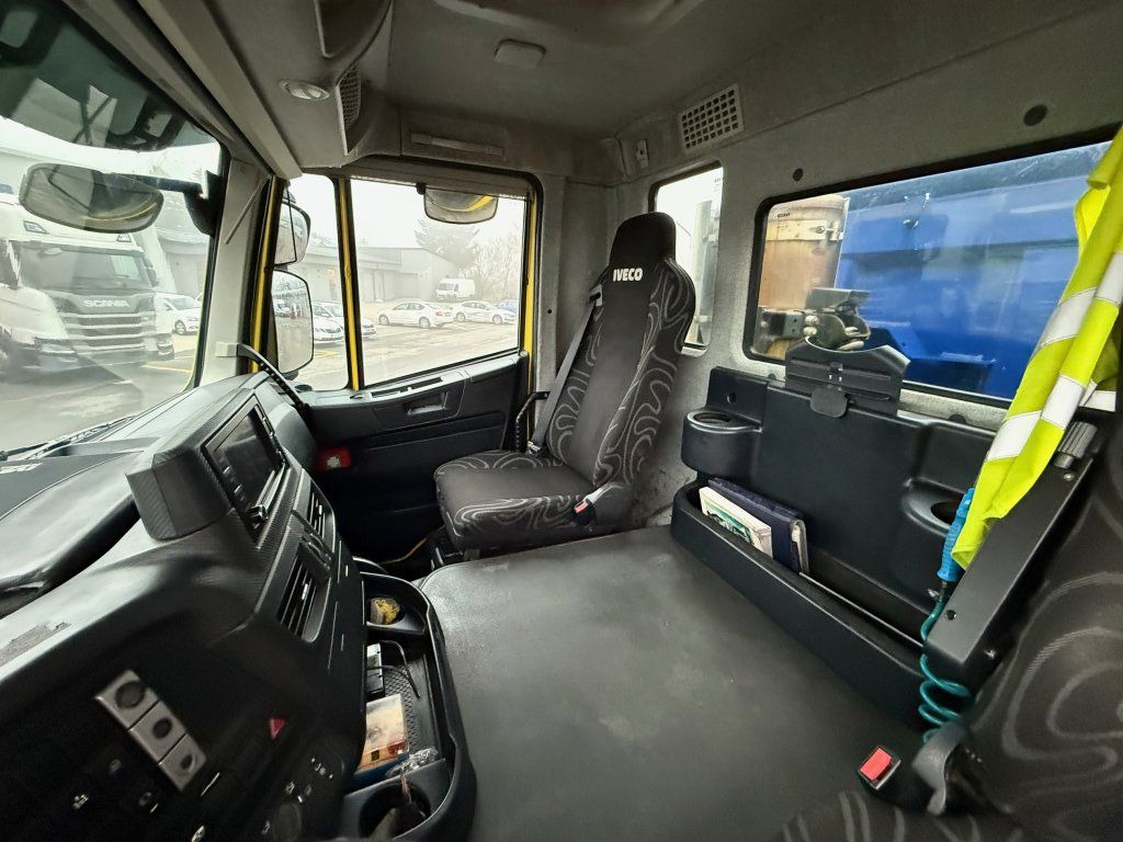 Truk jungkit Iveco AD340T45 Trakker 8x4 Euro 6: gambar 14