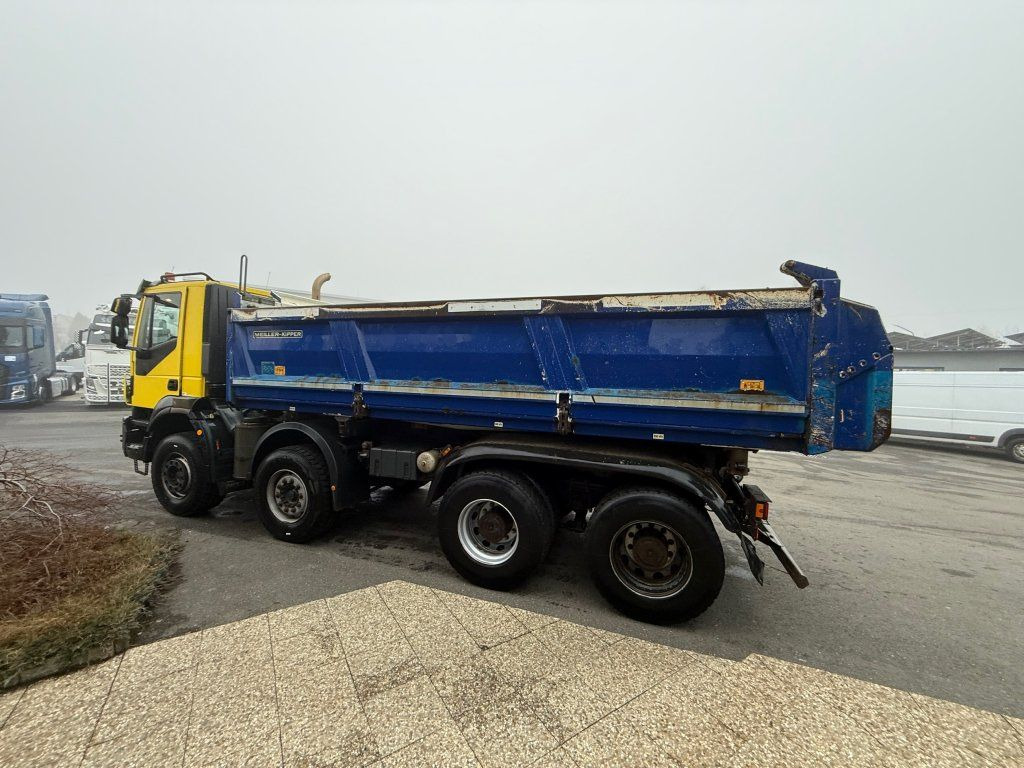 Truk jungkit Iveco AD340T45 Trakker 8x4 Euro 6: gambar 7
