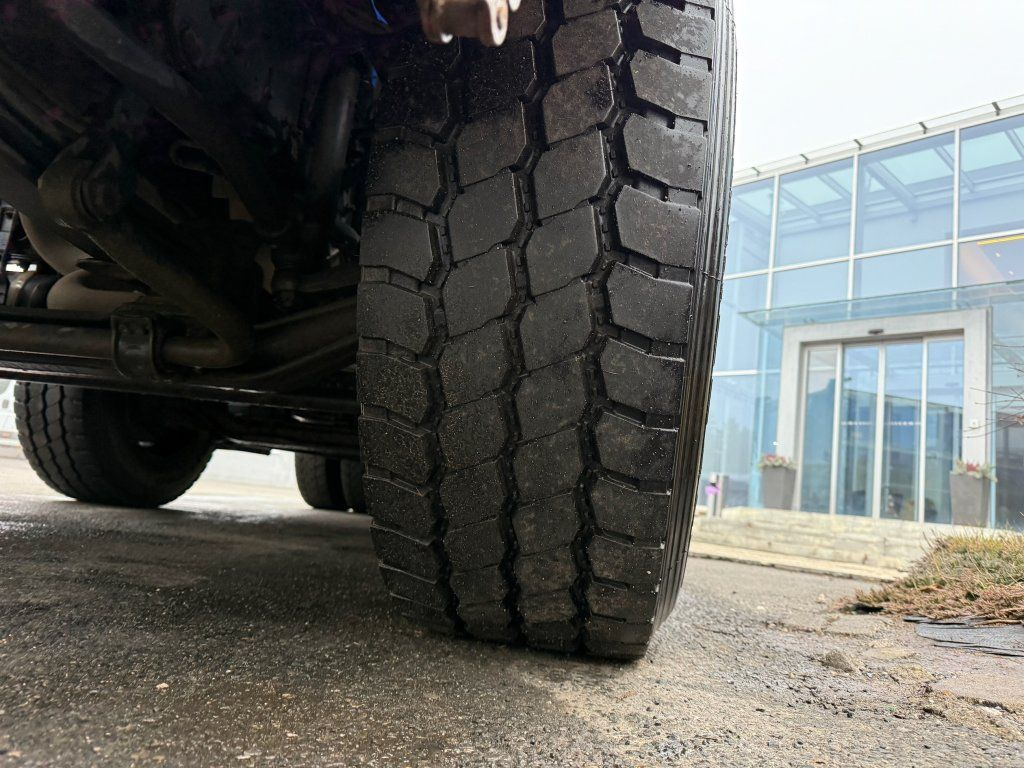 Truk jungkit Iveco AD340T45 Trakker 8x4 Euro 6: gambar 8