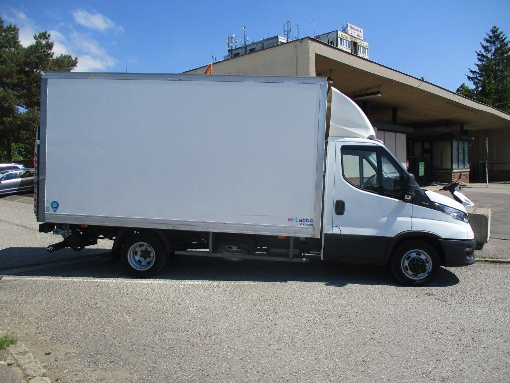 Iveco Daily 35C16 3.0 - Van box: gambar 4 Iveco Daily 35C16 3.0 - Van box: gambar 4