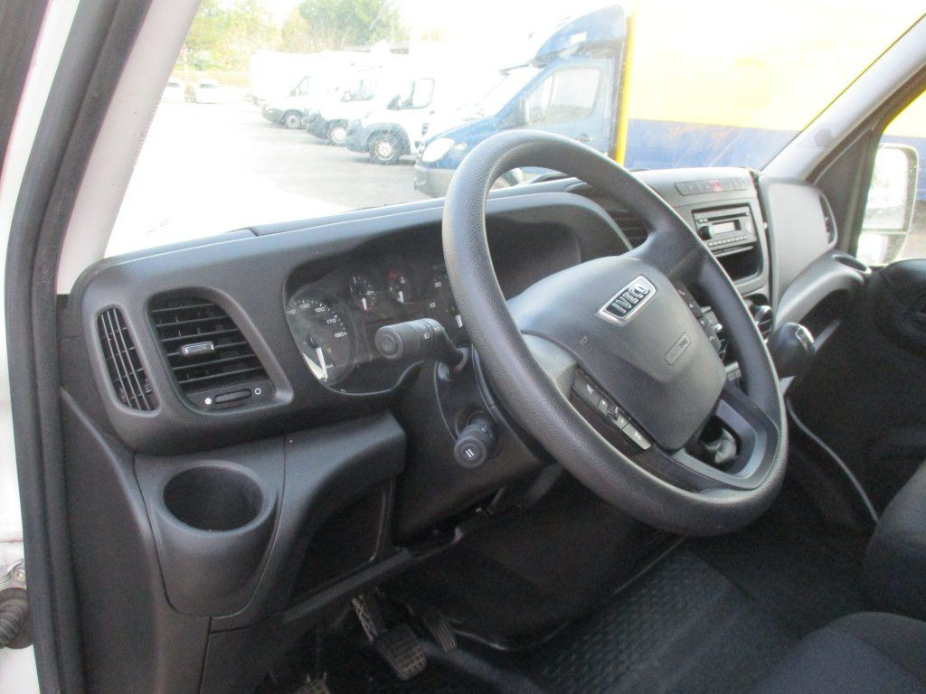 Van box Iveco Daily 35C16 , Höhe 2,3m: gambar 12 Van box Iveco Daily 35C16 , Höhe 2,3m: gambar 12