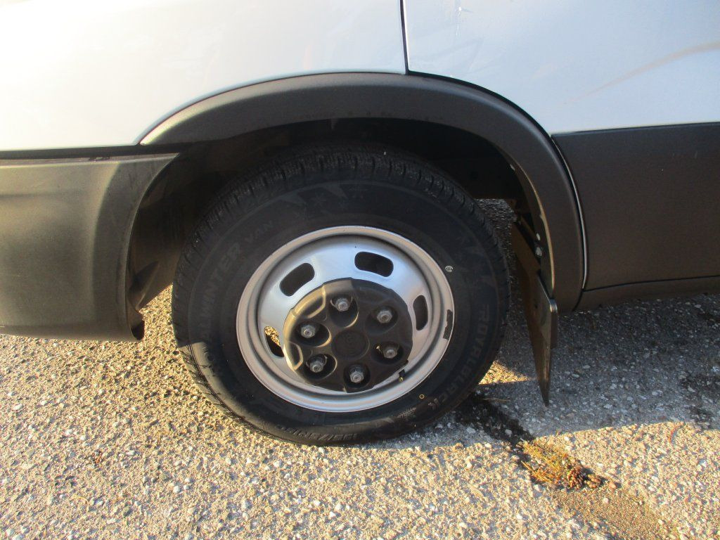 Iveco Daily 35C16 - Van box: gambar 2 Iveco Daily 35C16 - Van box: gambar 2