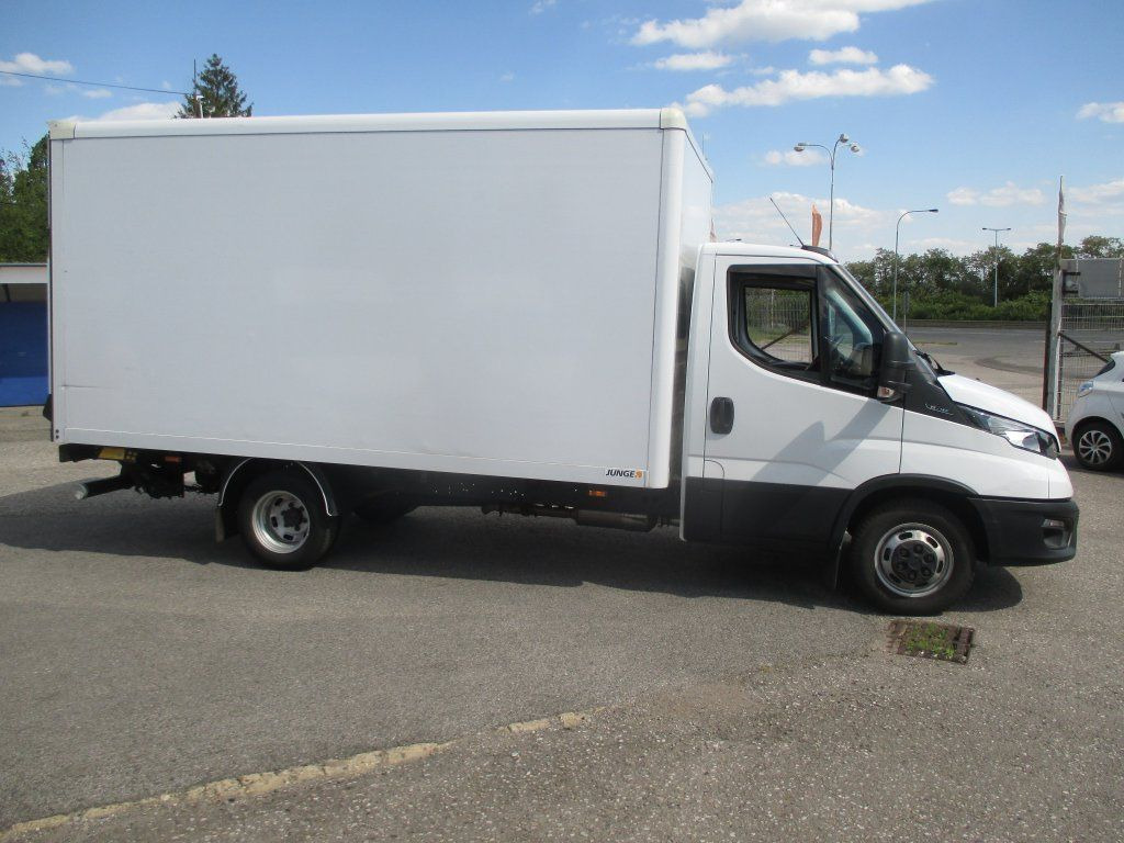 Iveco Daily 35C16 - Van box: gambar 4 Iveco Daily 35C16 - Van box: gambar 4