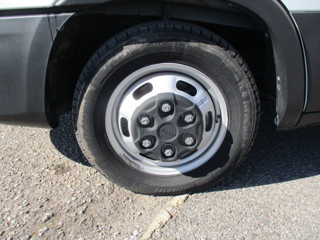 Van berpendingin baru Iveco Daily 35C16: gambar 16