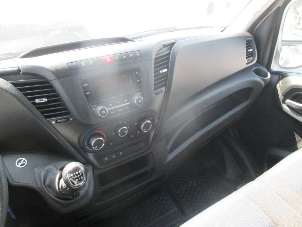 Leasing Iveco Daily 35C16 Iveco Daily 35C16: gambar 15 Leasing Iveco Daily 35C16 Iveco Daily 35C16: gambar 15