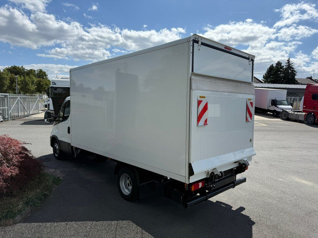 Iveco Daily 35C16 - Van box: gambar 4 Iveco Daily 35C16 - Van box: gambar 4