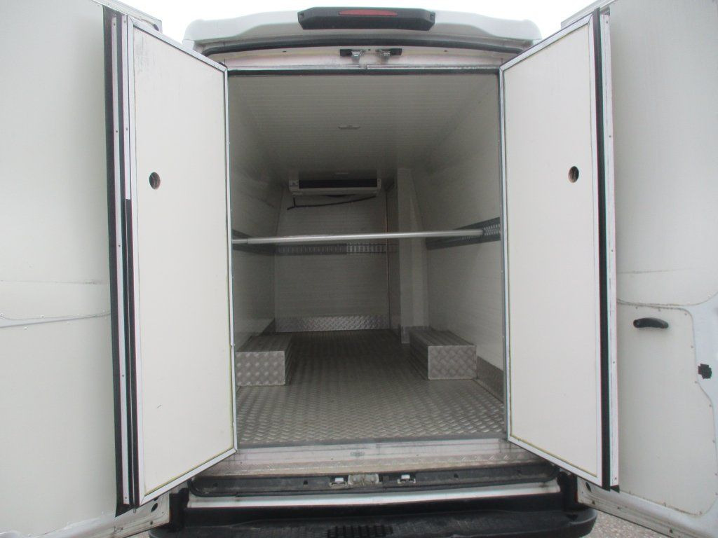 Iveco Daily 35C16 - Van berpendingin: gambar 5 Iveco Daily 35C16 - Van berpendingin: gambar 5