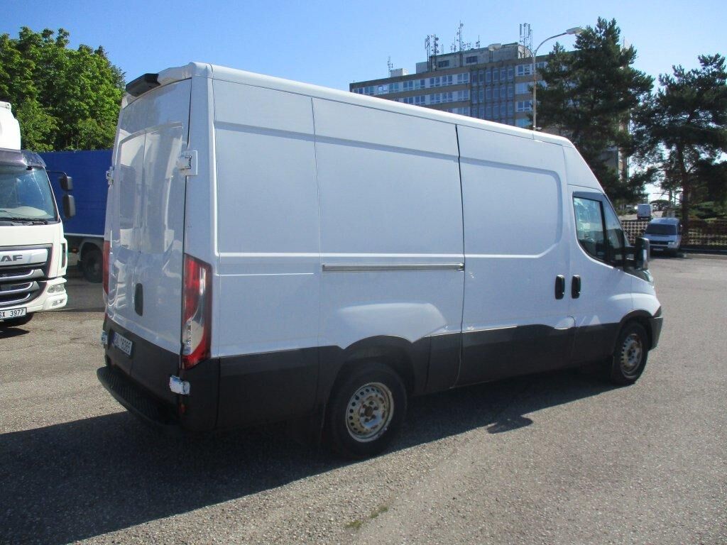 Iveco Daily 35S15V - Van berpendingin: gambar 4 Iveco Daily 35S15V - Van berpendingin: gambar 4