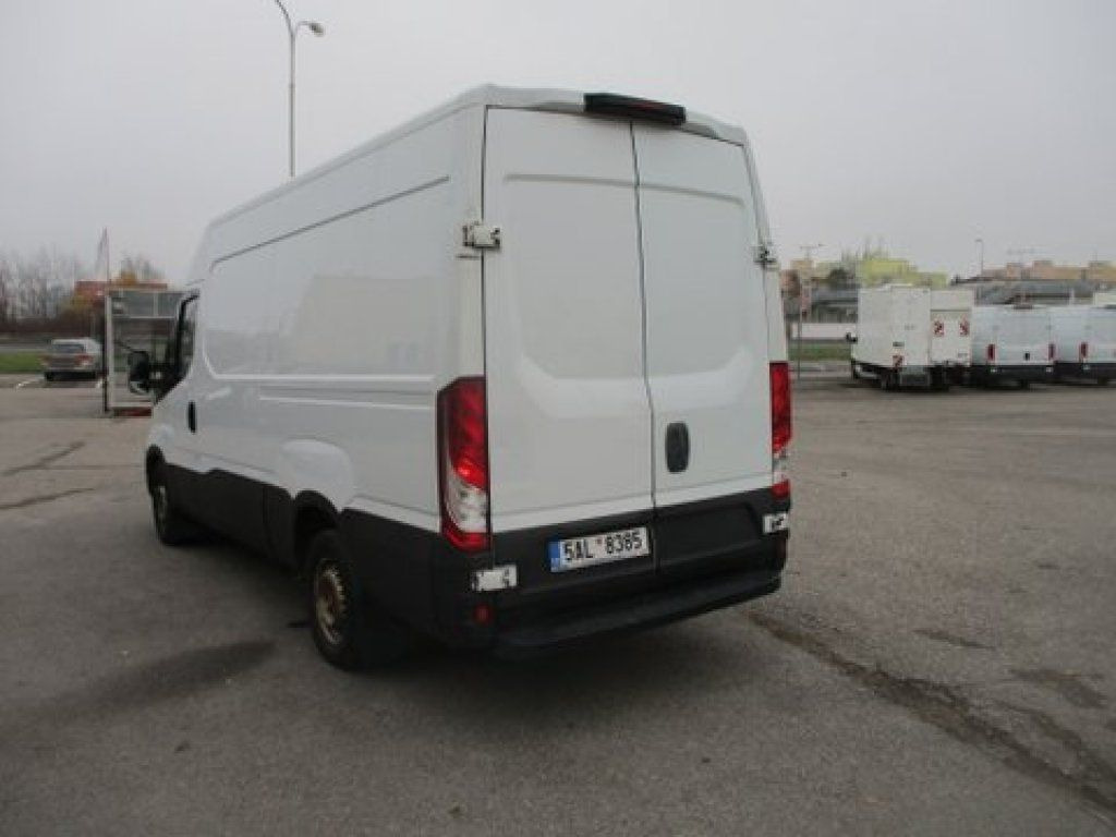 Iveco Daily 35S15V - Van panel: gambar 2 Iveco Daily 35S15V - Van panel: gambar 2