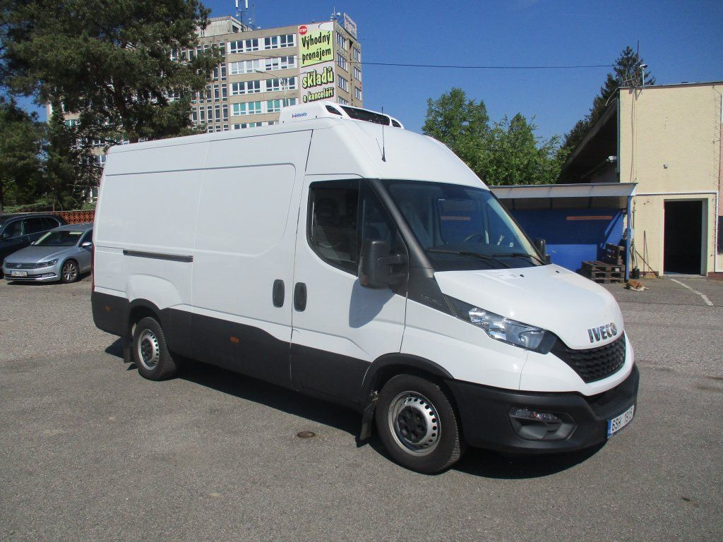 Iveco Daily 35S16 2.3L - Van berpendingin: gambar 3 Iveco Daily 35S16 2.3L - Van berpendingin: gambar 3