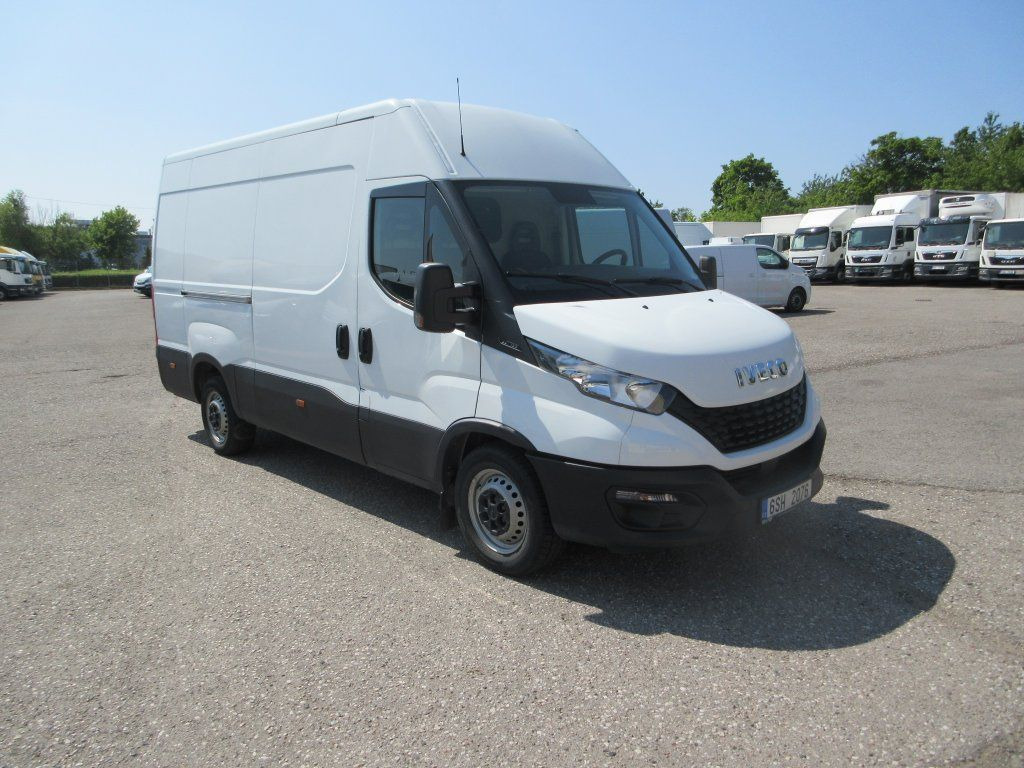 Iveco Daily 35S16 - Van panel: gambar 1 Iveco Daily 35S16 - Van panel: gambar 1