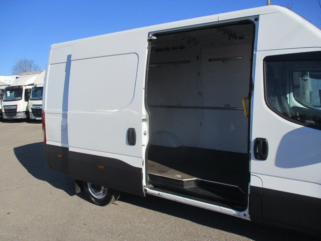 Iveco Daily 35S16 - Van panel: gambar 4 Iveco Daily 35S16 - Van panel: gambar 4
