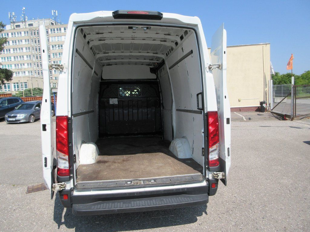 Iveco Daily 35S16 - Van panel: gambar 4 Iveco Daily 35S16 - Van panel: gambar 4