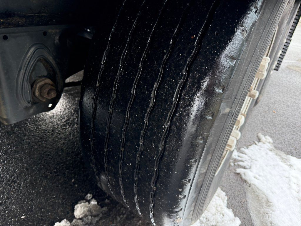 Semi-trailer dengan terpal samping Krone SD: gambar 11 Semi-trailer dengan terpal samping Krone SD: gambar 11