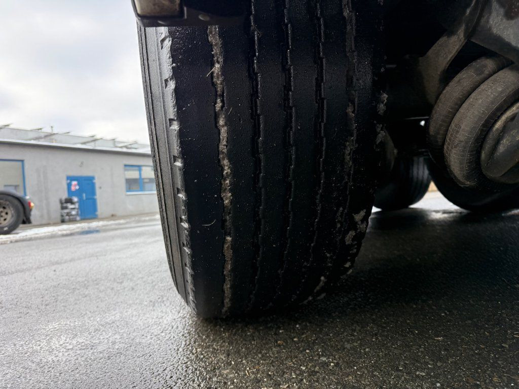 Semi-trailer dengan terpal samping Krone SD: gambar 16 Semi-trailer dengan terpal samping Krone SD: gambar 16