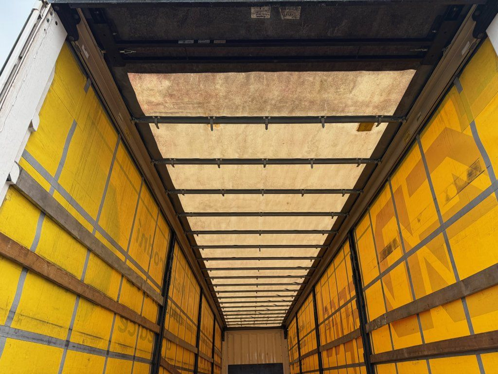 Semi-trailer dengan terpal samping Krone SD: gambar 20 Semi-trailer dengan terpal samping Krone SD: gambar 20