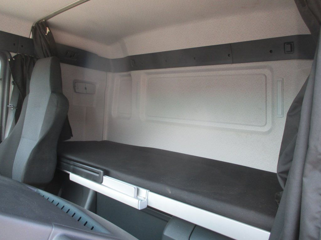 MAN TGL 12.220 - Truk box: gambar 5 MAN TGL 12.220 - Truk box: gambar 5