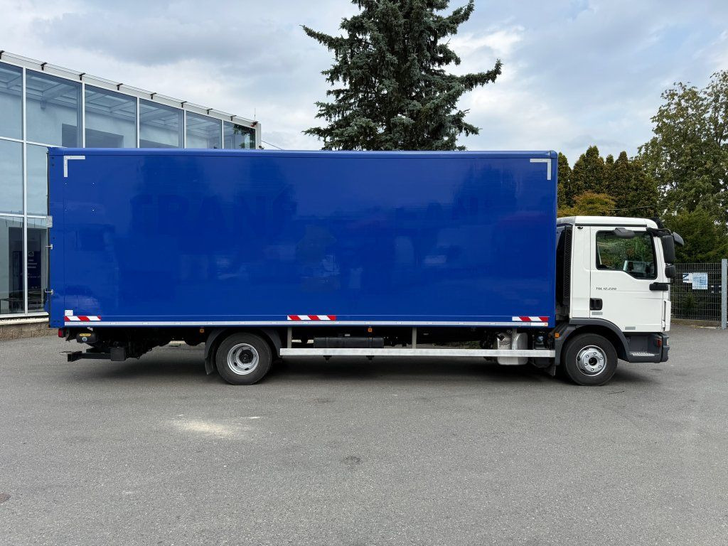 MAN TGL12.220 EURO 6 - Truk box: gambar 3 MAN TGL12.220 EURO 6 - Truk box: gambar 3
