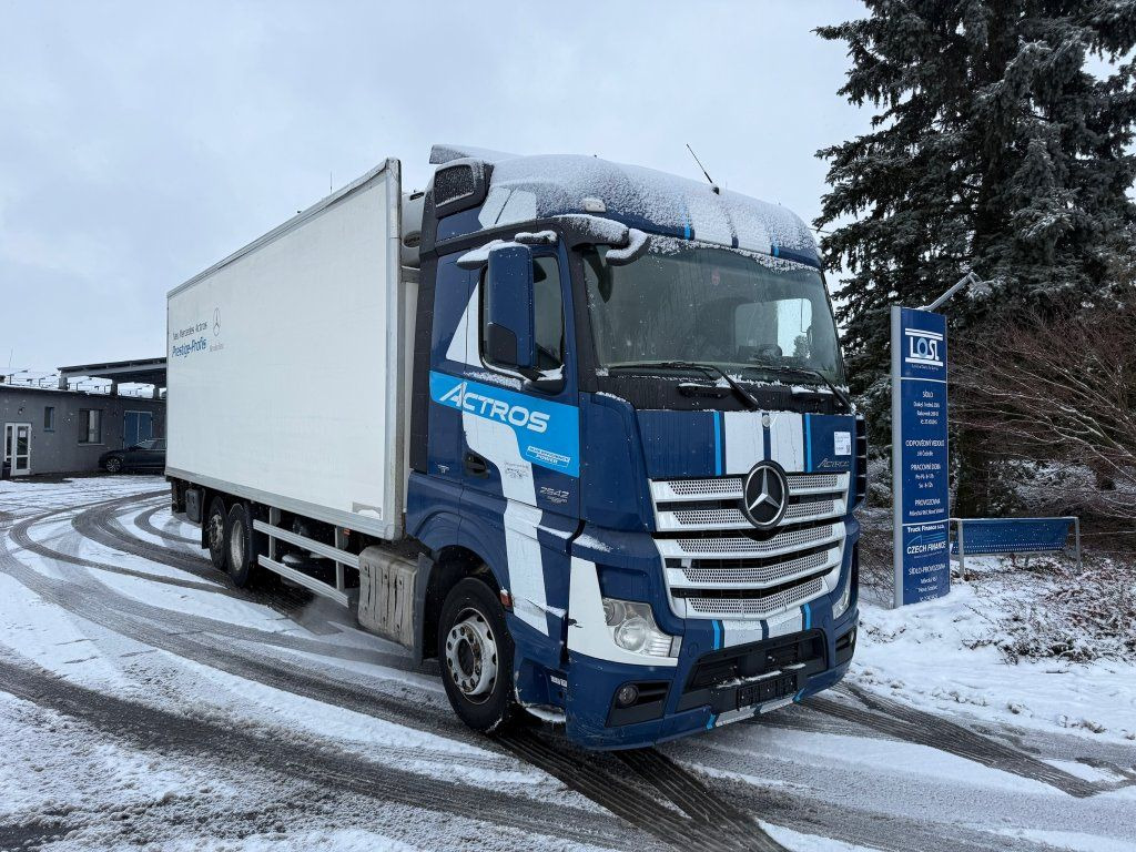 Mercedes-Benz 2542 Actros 6x2 EURO 6 - Truk berpendingin: gambar 2 Mercedes-Benz 2542 Actros 6x2 EURO 6 - Truk berpendingin: gambar 2