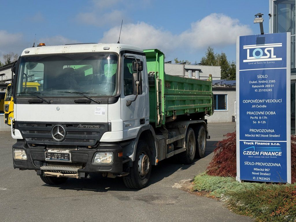 Mercedes-Benz 2641 Actros 6x4 EURO 4 - Truk jungkit: gambar 1 Mercedes-Benz 2641 Actros 6x4 EURO 4 - Truk jungkit: gambar 1