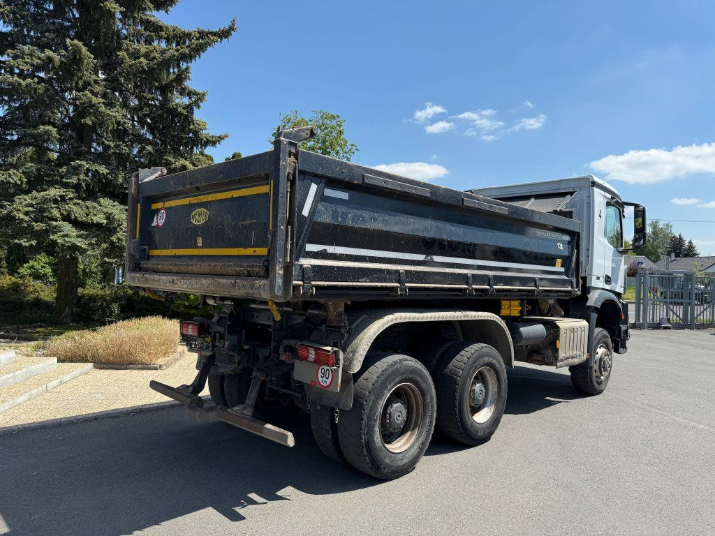 Mercedes-Benz 3343 Arocs 6x6 S3 EURO 6 - Truk jungkit: gambar 5 Mercedes-Benz 3343 Arocs 6x6 S3 EURO 6 - Truk jungkit: gambar 5