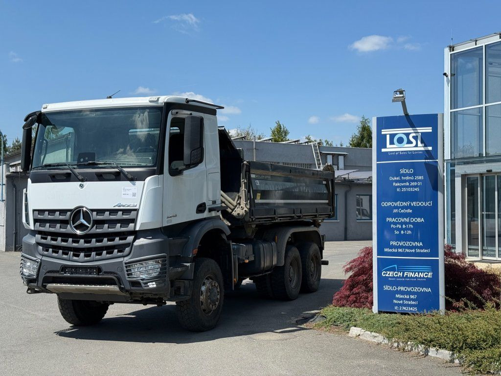 Mercedes-Benz 3343 Arocs 6x6 S3 EURO 6 - Truk jungkit: gambar 2 Mercedes-Benz 3343 Arocs 6x6 S3 EURO 6 - Truk jungkit: gambar 2