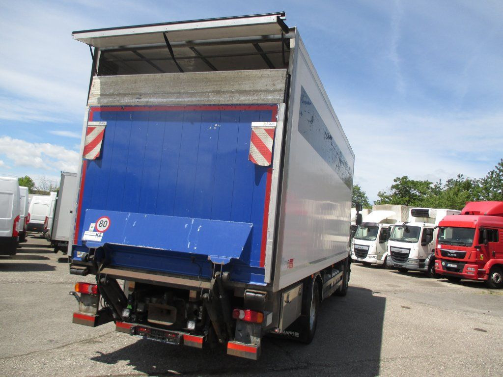 Renault Premium 460 4x2 - Truk berpendingin: gambar 4 Renault Premium 460 4x2 - Truk berpendingin: gambar 4