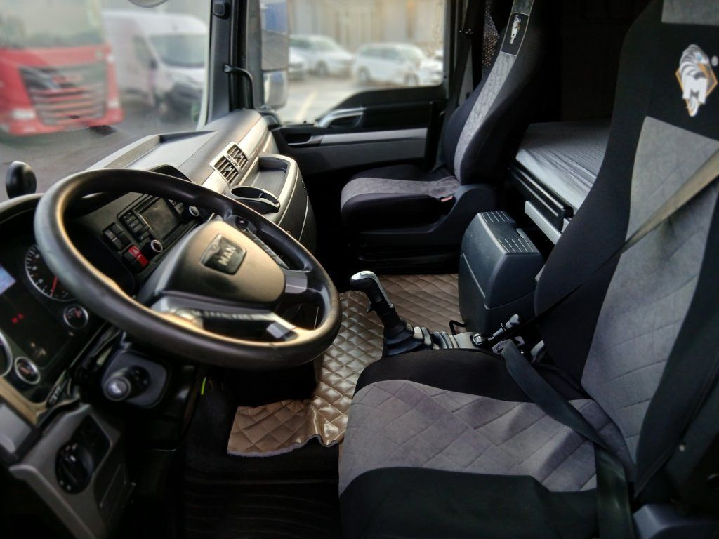 Tractor head MAN TGX18.480 XLX Euro 5 EEV standard manual: gambar 10 Tractor head MAN TGX18.480 XLX Euro 5 EEV standard manual: gambar 10