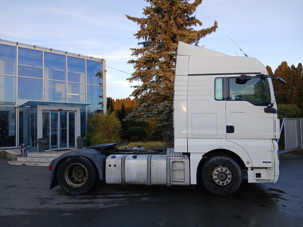 MAN TGX18.480 XLX Euro 5 EEV standard manual - Tractor head: gambar 4 MAN TGX18.480 XLX Euro 5 EEV standard manual - Tractor head: gambar 4
