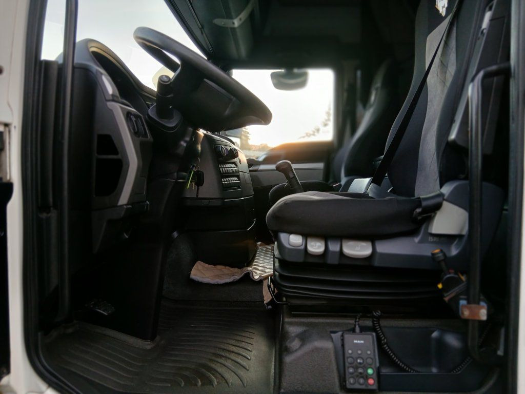 Tractor head MAN TGX18.480 XLX Euro 5 EEV standard manual: gambar 9 Tractor head MAN TGX18.480 XLX Euro 5 EEV standard manual: gambar 9