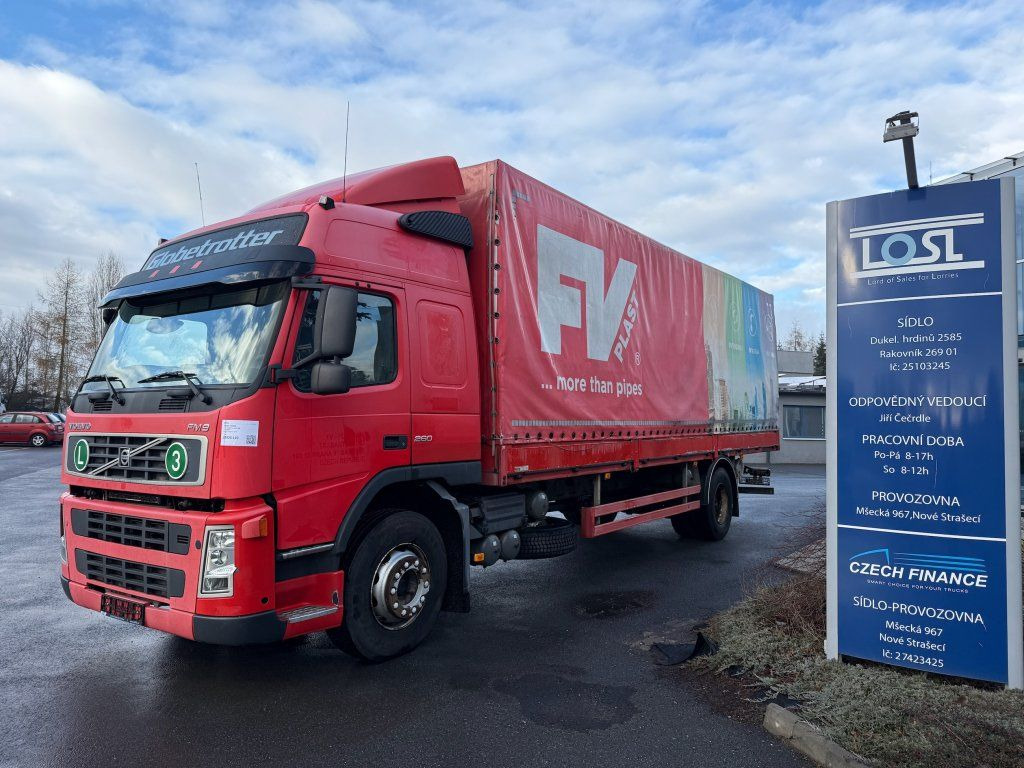 Volvo FM260 EURO 3 - Truk dengan terpal samping: gambar 1 Volvo FM260 EURO 3 - Truk dengan terpal samping: gambar 1