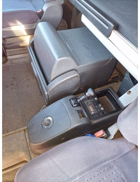 MAN 18.380 - Truk dengan terpal samping: gambar 5 MAN 18.380 - Truk dengan terpal samping: gambar 5