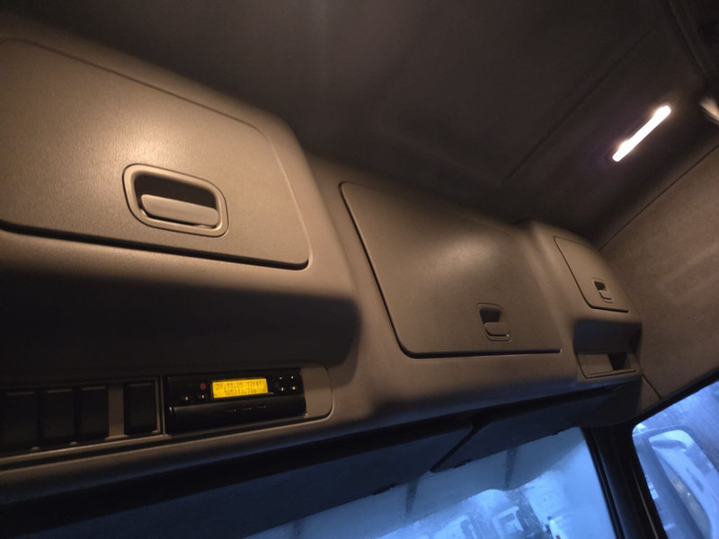 Volvo FH12 460 - Voith - Tractor head: gambar 5 Volvo FH12 460 - Voith - Tractor head: gambar 5