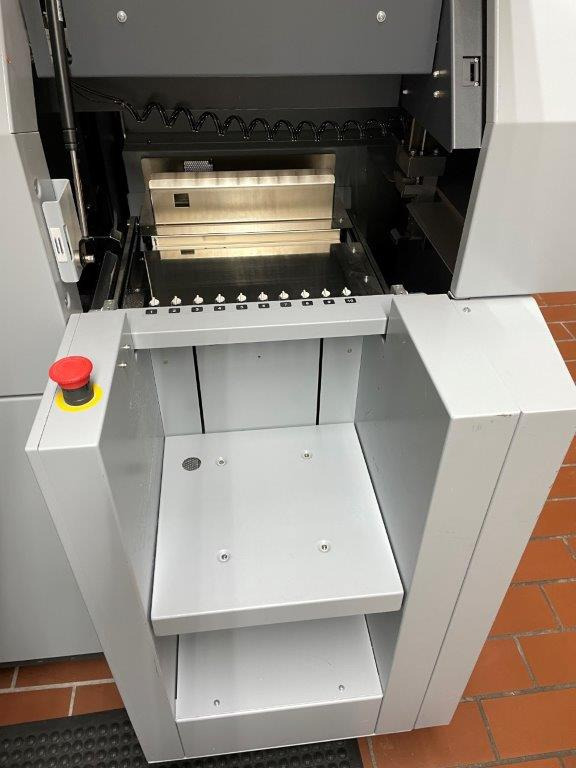 Horizon HT-30 C automatic rotary three-knife trimmer - Mesin potong kertas: gambar 4 Horizon HT-30 C automatic rotary three-knife trimmer - Mesin potong kertas: gambar 4